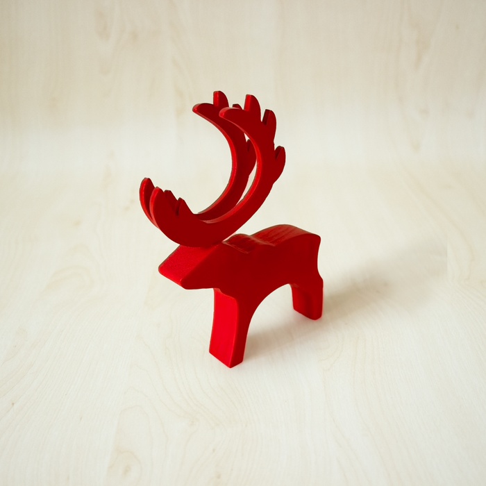 Karahka reno rojo decorativo de madera