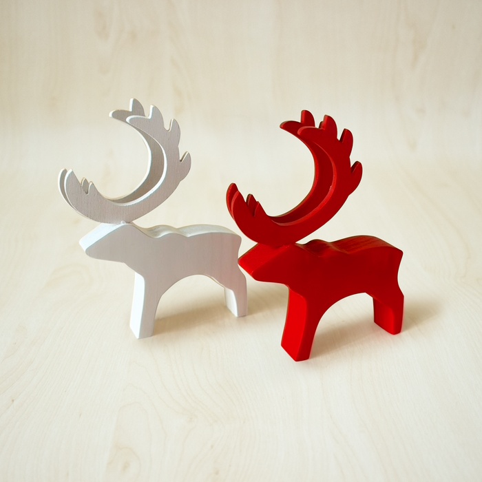 Karahka reno rojo decorativo de madera