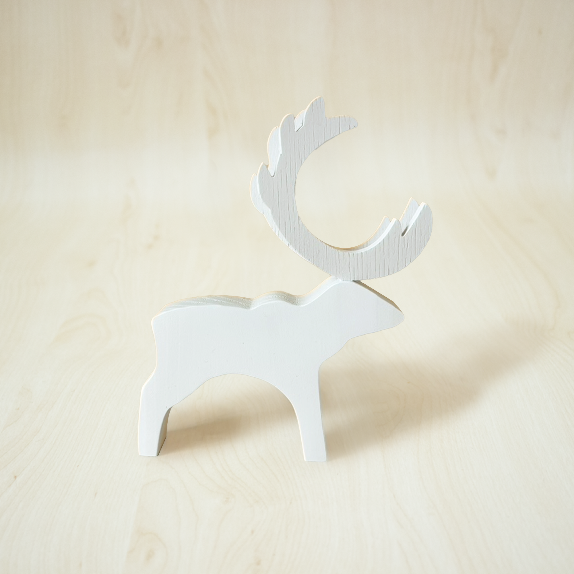Kurki reno decorativo blanco de madera